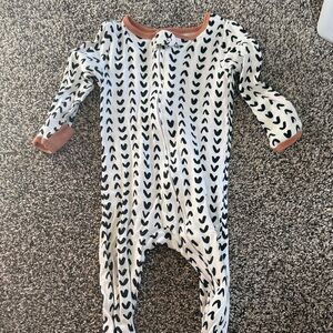 Cloud Island Black and White Patterned Kids Pajama Size 6-9 Months